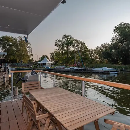 Hafenresort _ Hausboot Silv